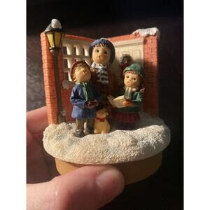 Our America Gift 2000 Carolers Topper Candle With Original Box